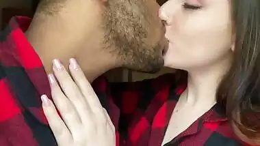 Babe Alyssa Quinn kissing her boyfriend