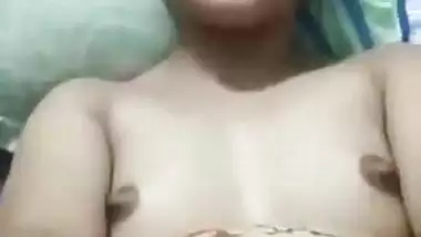 Desi unmarried girl nude pussy fingering by boss