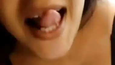 Sexy Desi Girl Shows Her Boob