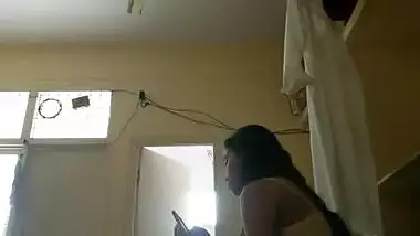 Amateur Indian girl is naked on camera after shower