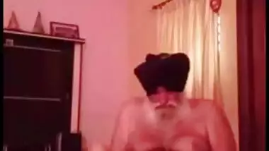 Rich aged Punjabi boss tries to fuck his maid, sex mms vidios