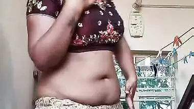Rakhi Pandey in Ultra Low Waist Skirt Showing Deep Navel
