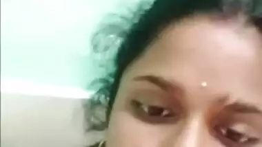 Sexy Desi Girl Shows her Boobs and Pussy On VC