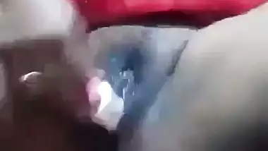 Nude desi Muslim lady fucks her pussy with a plastic dildo