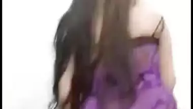 VIP Pakistani cam girl shakes her naked body for Desi XXX video