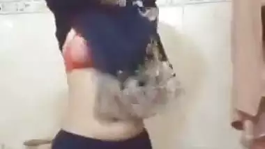 Paki Girl Showing Boobs