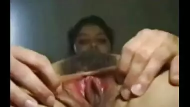 Maharashtra Bhabhi showing her Pink wet crack to lover over webcam