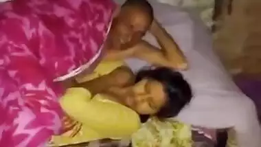 Today Exclusive- Desi Old Man Try To Sex With Sons Wife