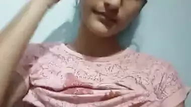 Extremely Beautiful Paki Girl showing 2 clips part 1