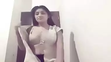 Paki Nude Selfie Video Of Sexy Figured Aunty