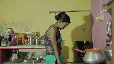 Indian milking maid fucking XXX Hindi sex movie