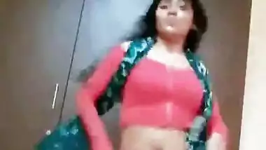 sexy desi girl shaking her hot belly