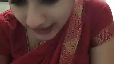 Desi bhbai show her nice navel n big boobs