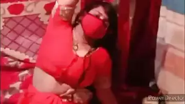Desi village bhabi with sexy red saree