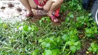 Desi Milf Outdoor Pissing Videos Compilation