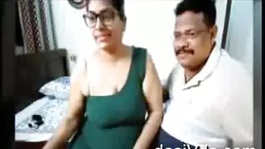 Tamil Couple Tarivishu on Cam Play Hot