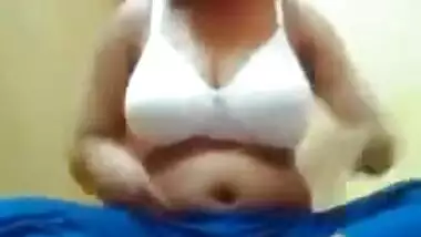 Beautiful desi girl show her big boob