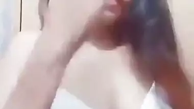 Sexy teen Shows Boobs and Pussy