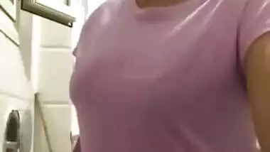 Desi bhabi sexy boobs