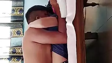 Slim Indian wife sex in doggy style viral MMS