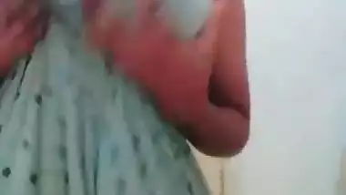 Sri Lankan Young Girl Leaked 2 videos and photos part 2