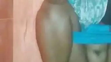 Married Indian Woman Showing Pussy While Peeing