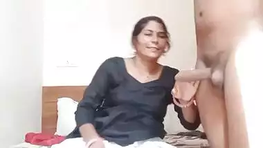 Elderly Dehati maid pleases her Desi house-owner with XXX blowjob
