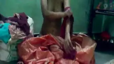 tamil aunty removing blouse