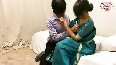 Cheating wife gets fucked in the hotel room by her lover Ashavindi