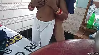 Newly married couple honeymoon sex show captured by their mobile