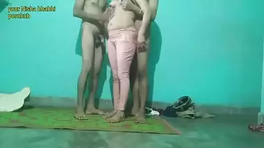 Dono Dewar ne Bhabhi ko ghodi bana ke choda