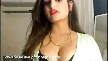 Beautiful Indian Sexy Girl Showing Clips