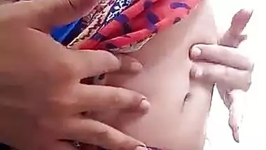 Bhojpuri aunty giving a free boobs show