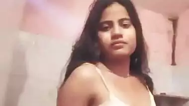 Very Hot Desi girl Cute boobs