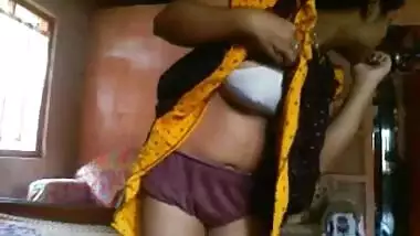 Indian Bengali bahbhi showing hot boobs.