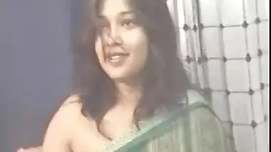 Desi Girl In Green Sari - Movies.