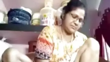 Indian Aunty Pussy Flash While Taking With Lover On Video Call