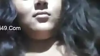 New amateur XXX video from sexy Desi babe playing with her boobs