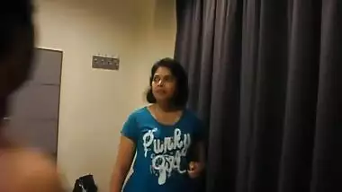 Indian desi aunty with boss in hotel.mp4