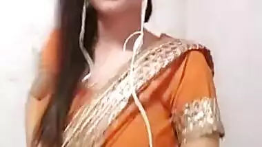 cutipie bhabi came live after bath and i did not miss her navel