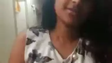 Pleasant Indian girl oral sex to her lover MMS sex episode