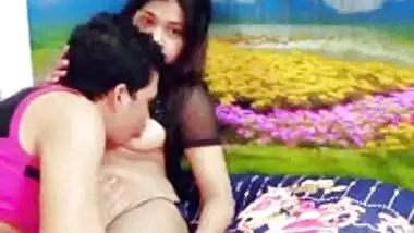 Lustful guy makes MMS video of him fucking his busty Desi sister