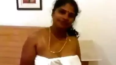 Sexy chennai mature prostitute posing nude
