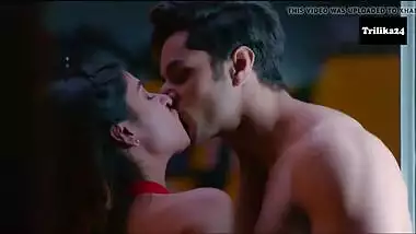 Karishma Sharma Super Hottest Scene - Ragini MMS Returns