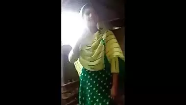 bangladeshi girl showing boobs