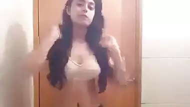 Punjabi kudi Devika stripping MMS