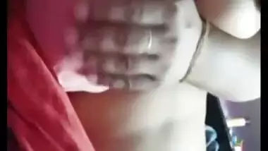 Chubby aunty boob and navel expose video call
