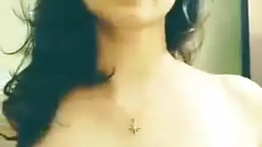Desi cute girl show her boobs