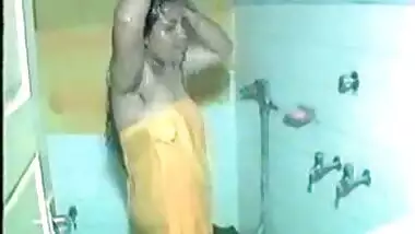 Tamil Aunty In Shower - Movies.