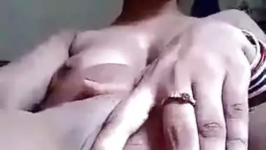 Desi Bhabhi has XXX fun without knowing video is going to be leaked